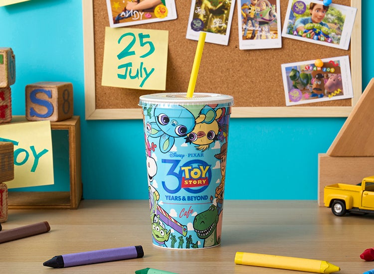 テイクアウトカップ（C）Disney/Pixar （C）Just Play,LLC Mr.Potato Head &amp; Mrs. Potato Head are trademarks of Hasbro used with permission.  （C）Hasbro. All Rights Reserved.