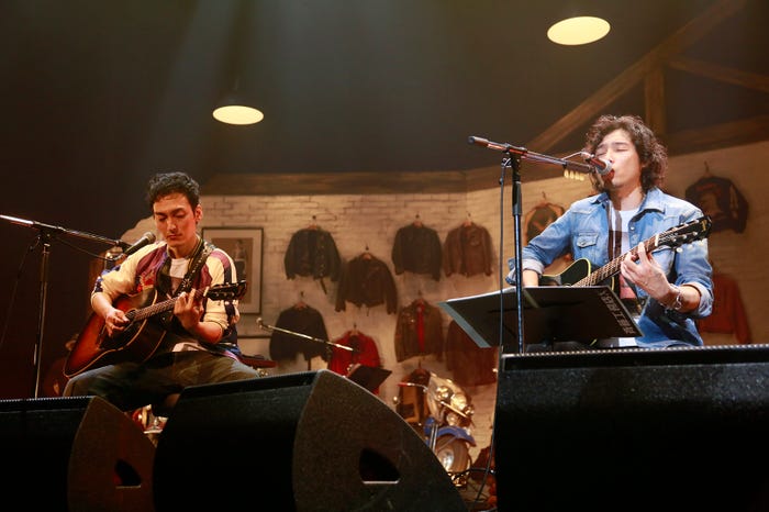 草なぎ剛、斉藤和義/Photo:新保勇樹/11月28日公演