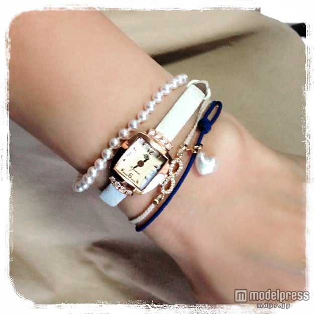 「Rosemont（ロゼモン）」の“RS#16”は「白ベルト時計×ベーシックカラーブレス」で大人シンプルに