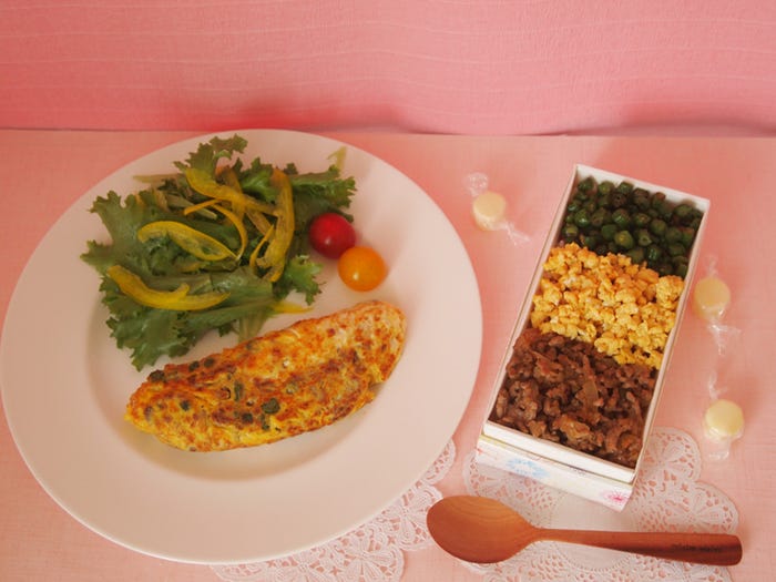 「ひき肉のオムレツ → 玄米のトリコロール丼」