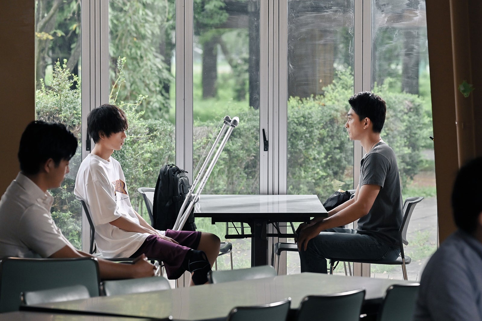 （手前左）工藤阿須加（奥左から）水沢林太郎、町田啓太／「テッパチ！」最終話より（C）フジテレビ