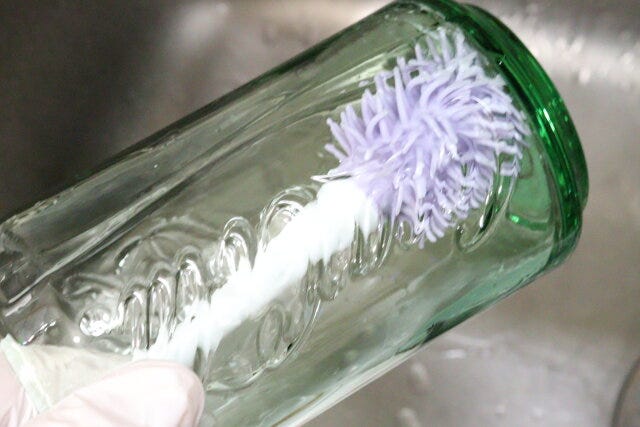 底洗いブラシ(コップ用) 使用例 底洗いブラシ(コップ用) 使用例