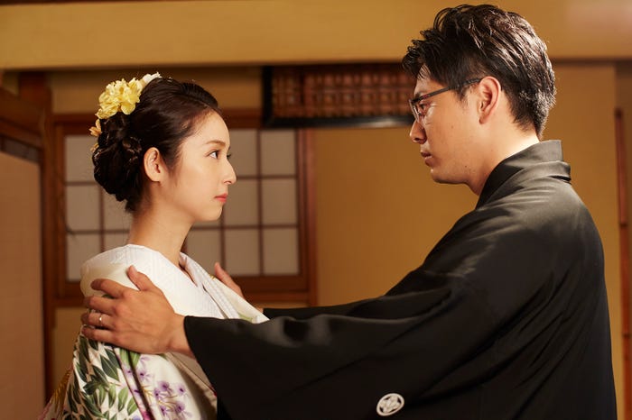 (左から)佐々木希、山下健二郎/「福家堂本舗 -KYOTO LOVE STORY-」より