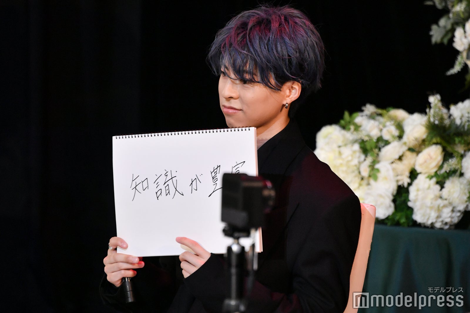 「GYAO!」にて配信された「OWV グループ結成記念生配信特番」より／佐野文哉から見て「浦野秀太はどんな人間か」（C）モデルプレス