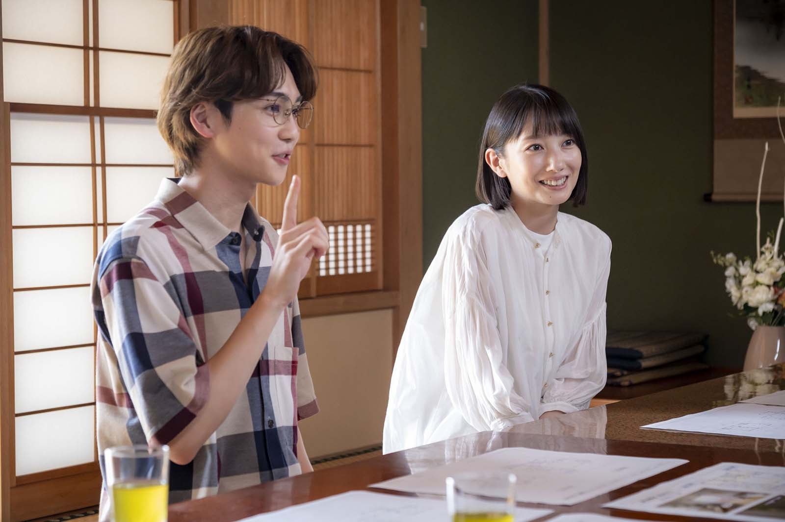 吉野北人、波瑠／「魔法のリノベ」第7話より（C）カンテレ