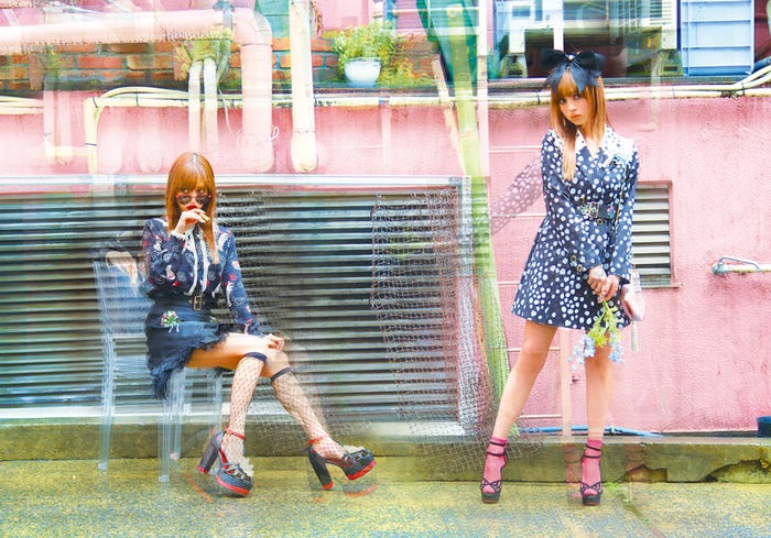 (左から)中村里砂、齋藤飛鳥(画像提供:徳間書店)