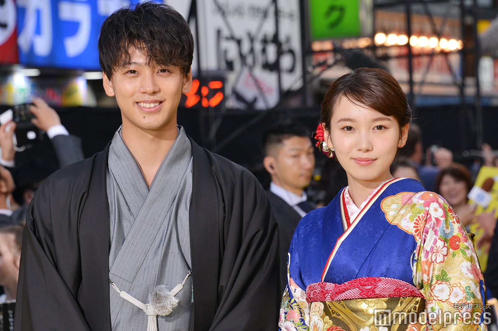 竹内涼真・飯豊まりえら、和装姿で“イエローカーペット”登場に黄色い歓声　ハリウッド俳優との共演に興奮＜名探偵ピカチュウ＞