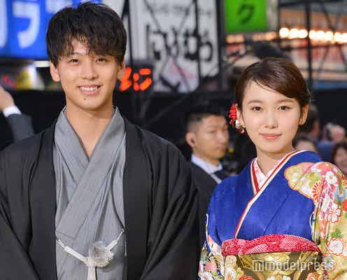 竹内涼真・飯豊まりえら、和装姿で“イエローカーペット”登場に黄色い歓声 ハリウッド俳優との共演に興奮<名探偵ピカチュウ>