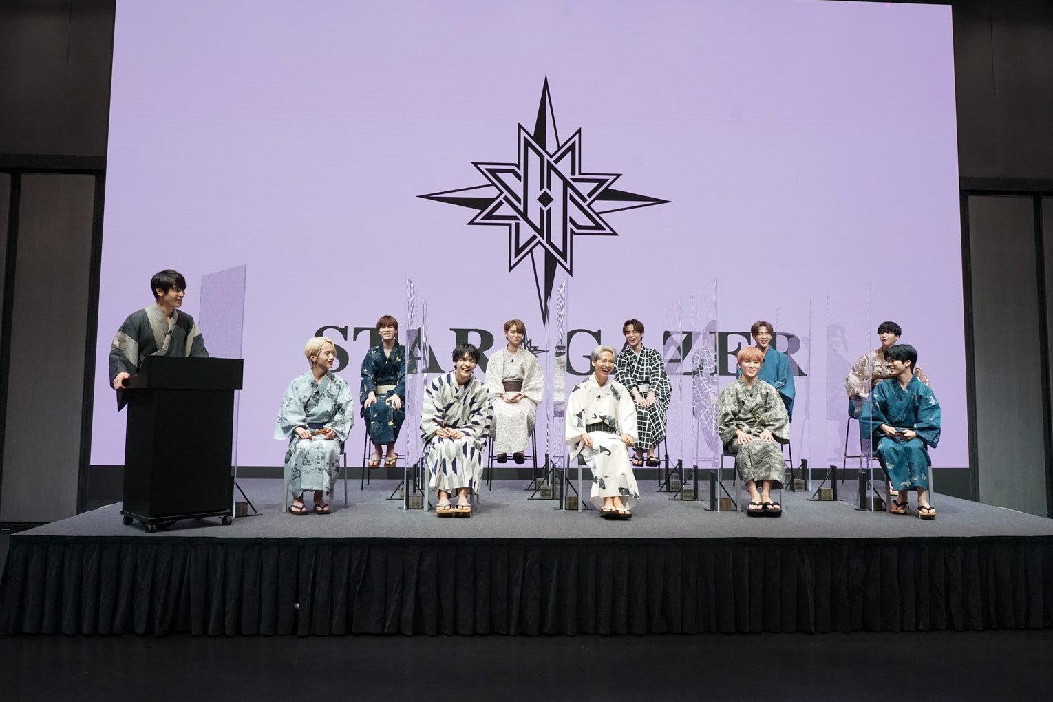 JO1／（左から）與那城奨（後列）金城碧海、白岩瑠姫、鶴房汐恩、河野純喜、佐藤景瑚（前列）大平祥生、豆原一成、川尻蓮、川西拓実、木全翔也（C）LAPONE ENTERTAINMENT 