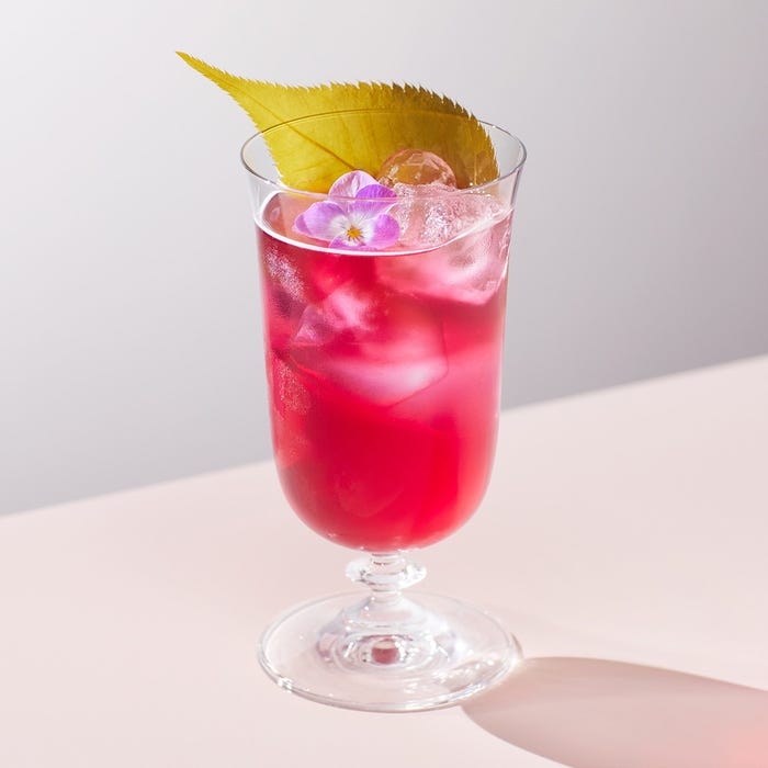 さくら アリュール ティーソーダ持ち帰り価格:¥1,620 店内利用の場合¥1,650/画像提供:スターバックス コーヒー ジャパン