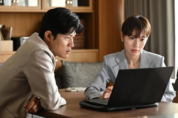 鈴木亮平、戸田恵梨香「リブート」第3話(C)TBS