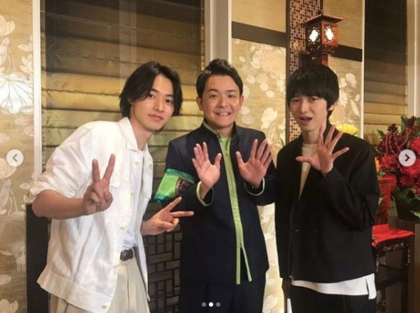 山崎賢人、本郷奏多・千鳥ノブとの写真やバイク2人乗りショットを公開しファン歓喜「最高」 - モデルプレス