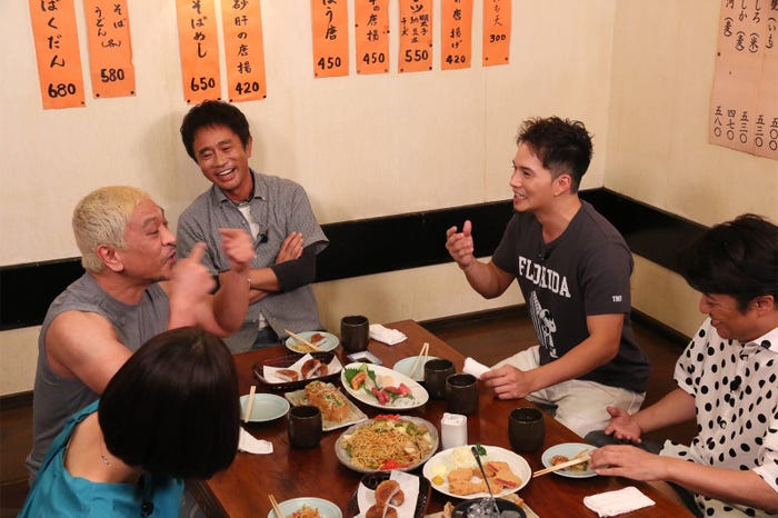 市原隼人(右から2番目)が登場(C)フジテレビ