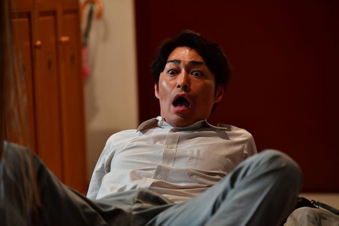 安田顕 (C)「家に帰ると妻が必ず死んだふりをしています。」製作委員会