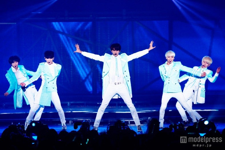 正確でいて勢いを感じるダンスのフォーメーションは圧巻