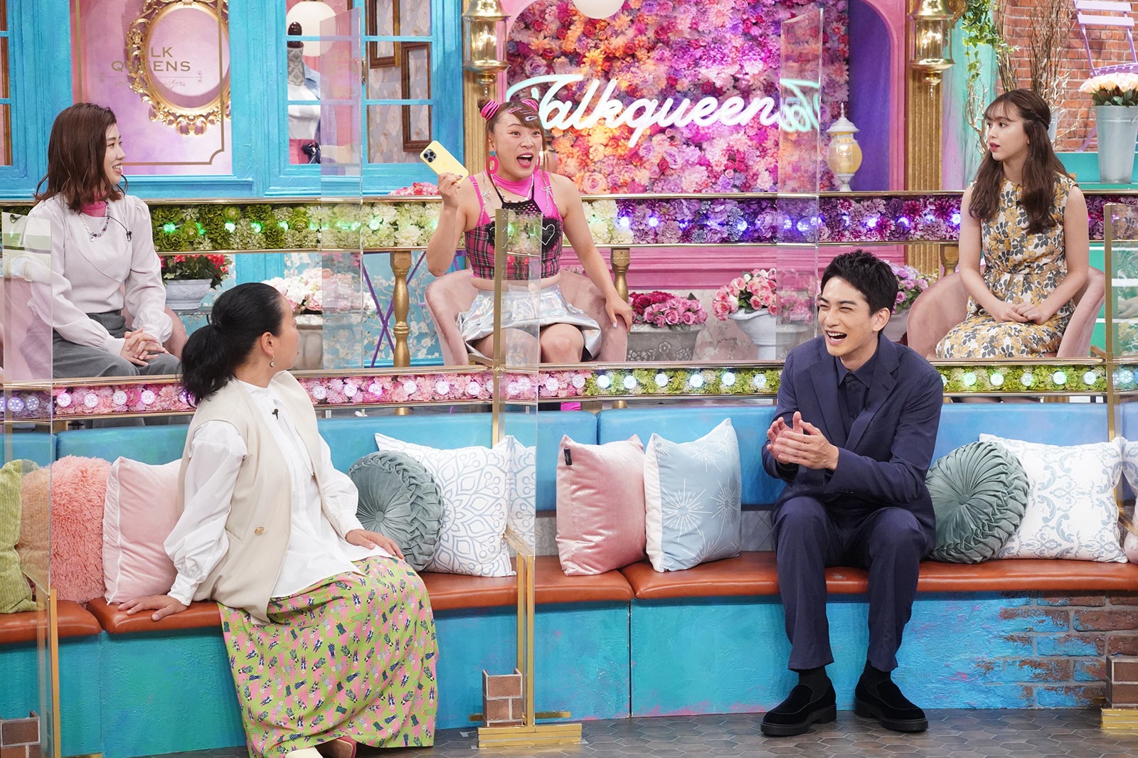 （前列左から）いとうあさこ、町田啓太（後列左から）福田麻貴、フワちゃん、藤田ニコル （C）フジテレビ