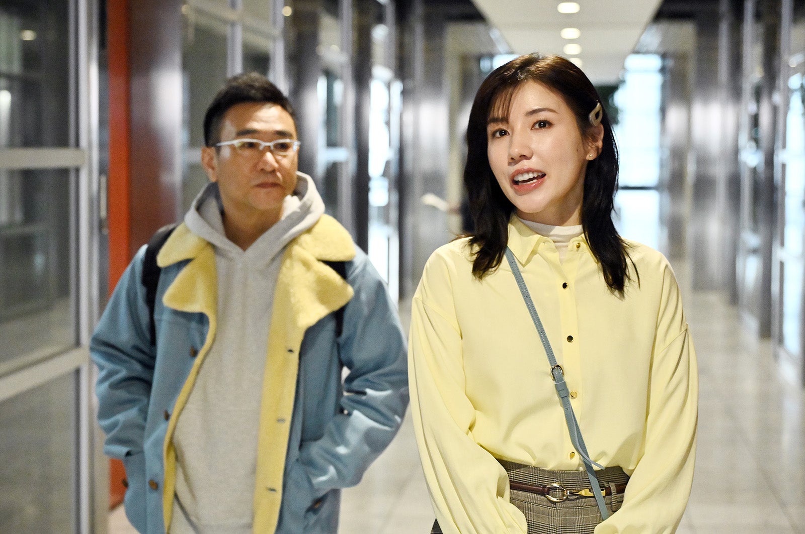 八嶋智人、仲里依紗「不適切にもほどがある！」第2話より（C）TBS