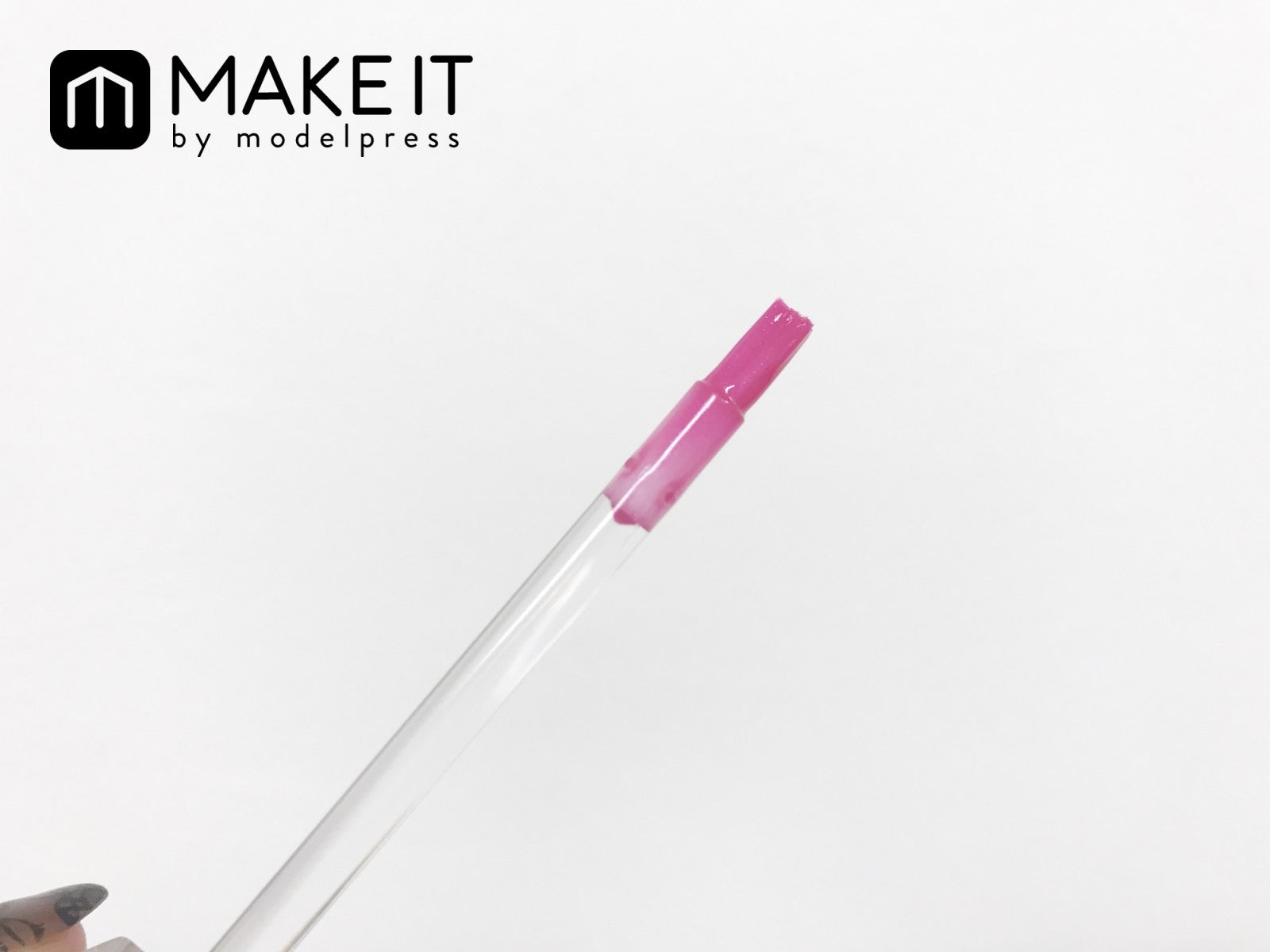 柔らかいハケで塗りやすい （C）メイクイット