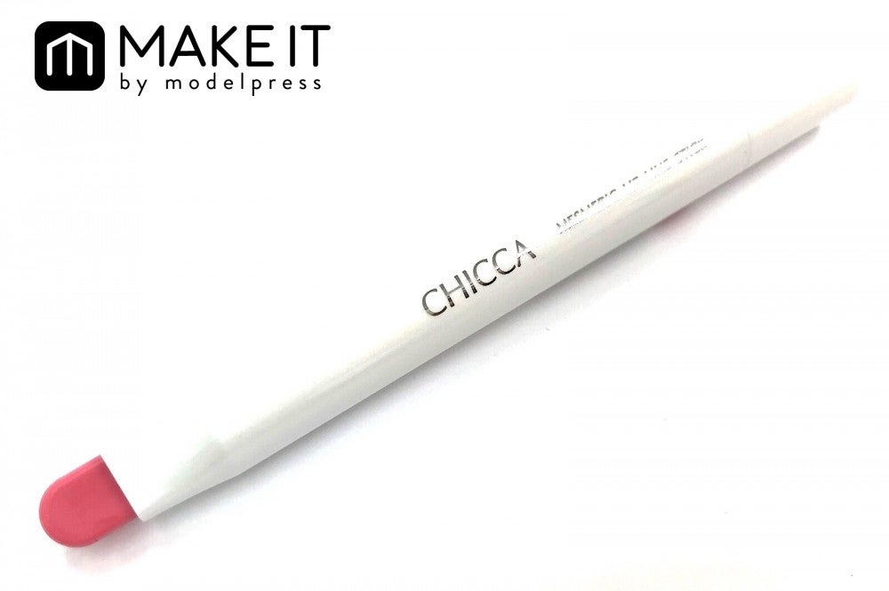 CHICCA／メスメリック リップラインスティック／05 エンジェルローブ／2,800円（税抜） (C)メイクイット