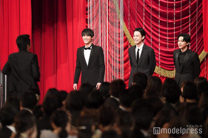 うっかり飛び出してしまった伊藤健太郎(左) (C)モデルプレス