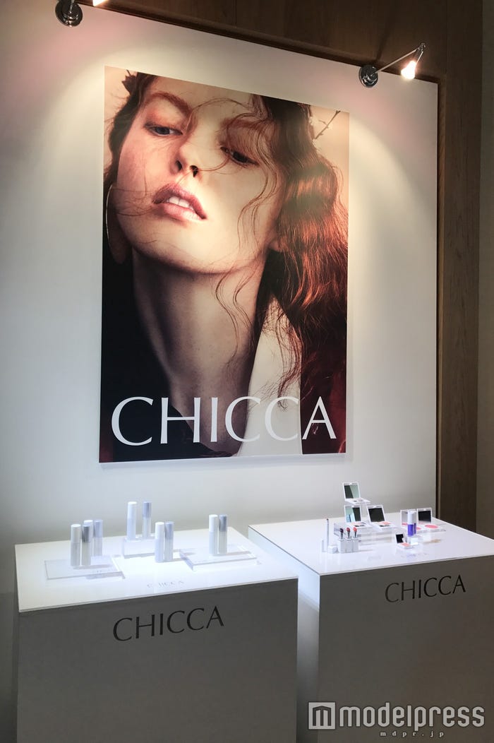 “NEW ROMANTICISM(ニューロマンチシズム)”(C)モデルプレス