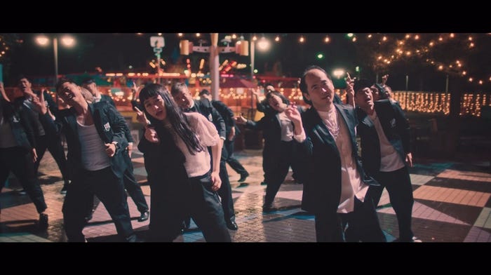 吉本坂46のデビュー曲「泣かせてくれよ」ミュージックビデオより(画像提供:ソニー・ミュージック)