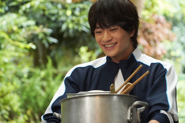 浮所飛貴(C)2021 紺野りさ・小学館/「胸が鳴るのは君のせい」製作委員会