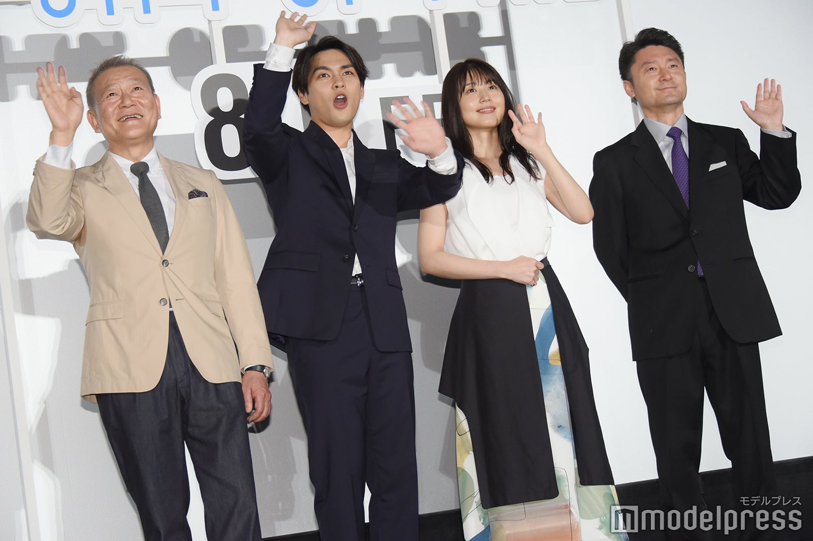 （左から）國村隼、柳楽優弥、有村架純、黒崎博監督（C）モデルプレス