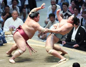 マトリックス？イナバウアー？ 琴勝峰の土俵際にSNS沸く 大栄翔に突き出しで敗れ負け越しも驚異の粘り「体の柔らかさがよくわかる」