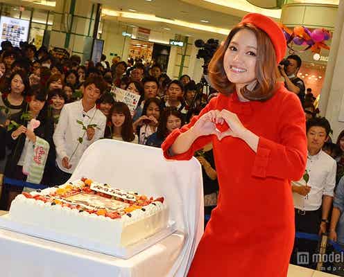 chay、ファン2000人からのサプライズに感激 「好きで好きで好きすぎて」キュートに熱唱