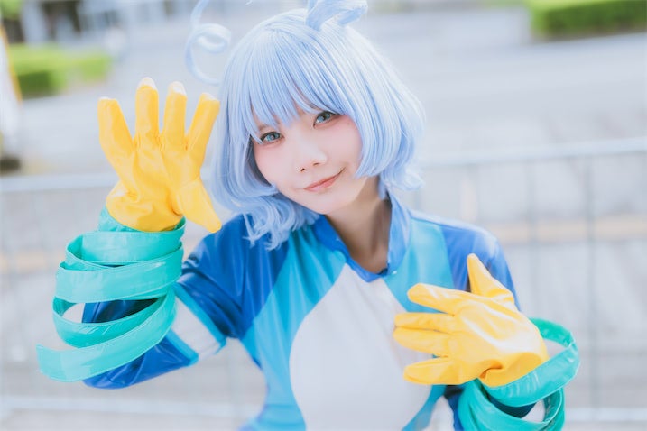 SNSフォロワー40万人の“不思議ちゃん”コスプレイヤー、衣装制作は「ママと二人三脚で」