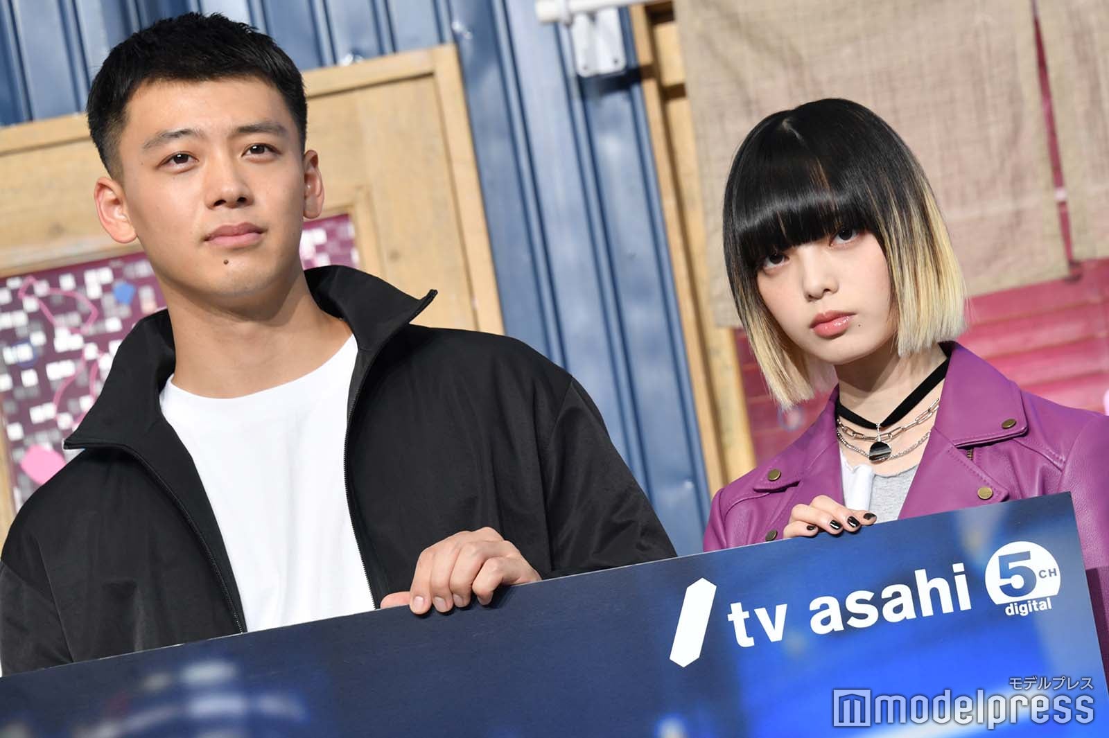 竹内涼真、平手友梨奈 （C）モデルプレス