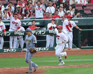広島が4位浮上 6月の週末は7戦全勝 八回に坂倉が決勝の右前適時打 名原がプロ初の4安打