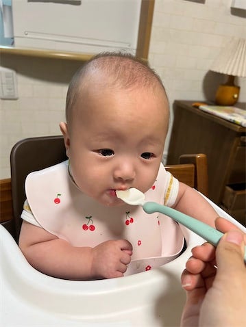 第3子妊娠中の小林礼奈、離乳食を味わう次女の気持ちをアテレコ「じゃがいも、期待を裏切りませんね」