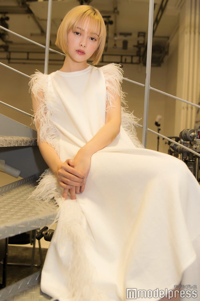 玉城ティナ (C)モデルプレス/ワンピース¥48,000「CHANCE(H3O ファッションビュロー)」【問い合わせ先】H3O ファッションビュロー 03-6712-6180 〒107-0062東京都港区南青山6-7-5 ドミール南青山906