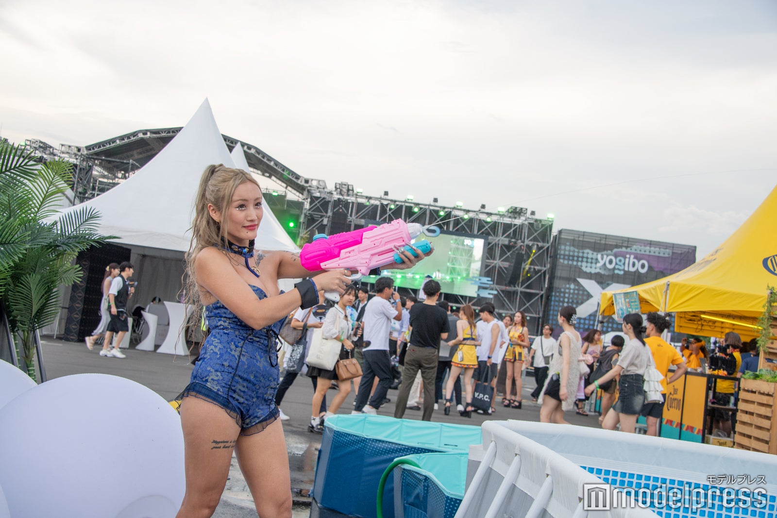 水かけエリア（C）モデルプレス