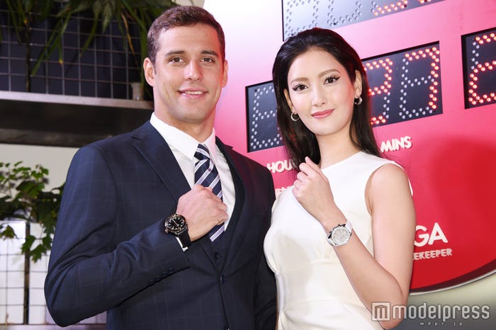 チャド・レクロー選手、菜々緒 (C)モデルプレス