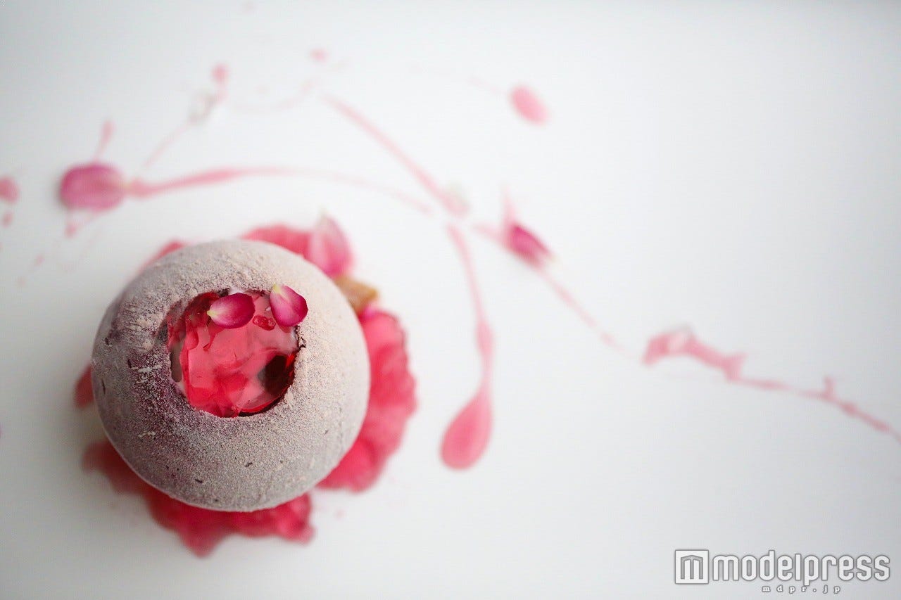 シンガポール発デザートバー日本初上陸 アート級の繊細な美しさに釘付け