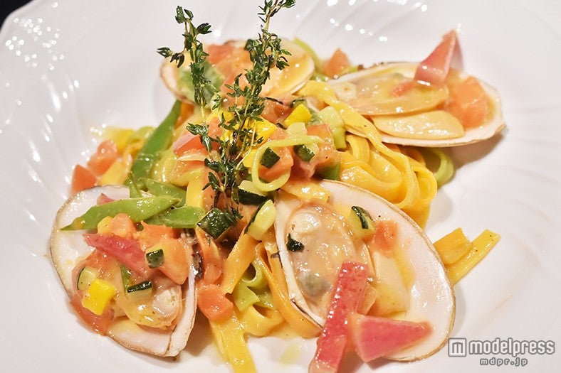 彩り野菜とはまぐり 3種のフィットチーネ／「ヴィヴィラ・ベルデ」（ViVi la verde）恵比寿ガーデンプレイス店