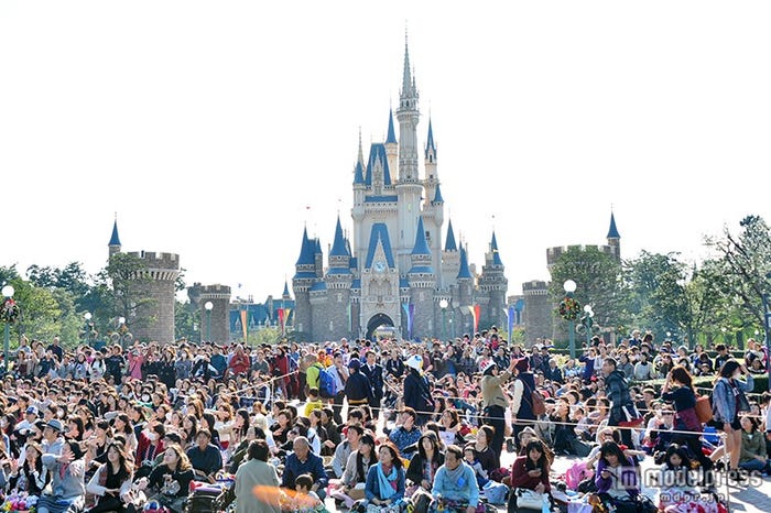 ディズニーランド、クリスマス初日の様子/多くのゲストが詰めかける