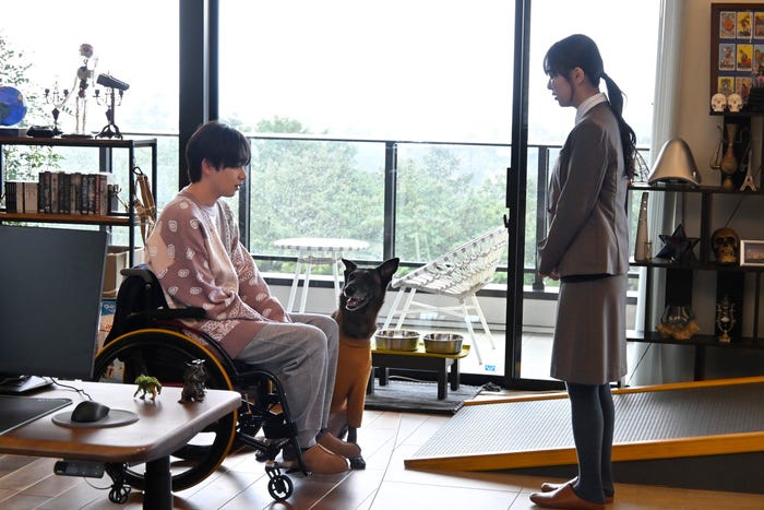 宮世琉弥、コラレ、内田理央「問題物件」第6話より(C)フジテレビ