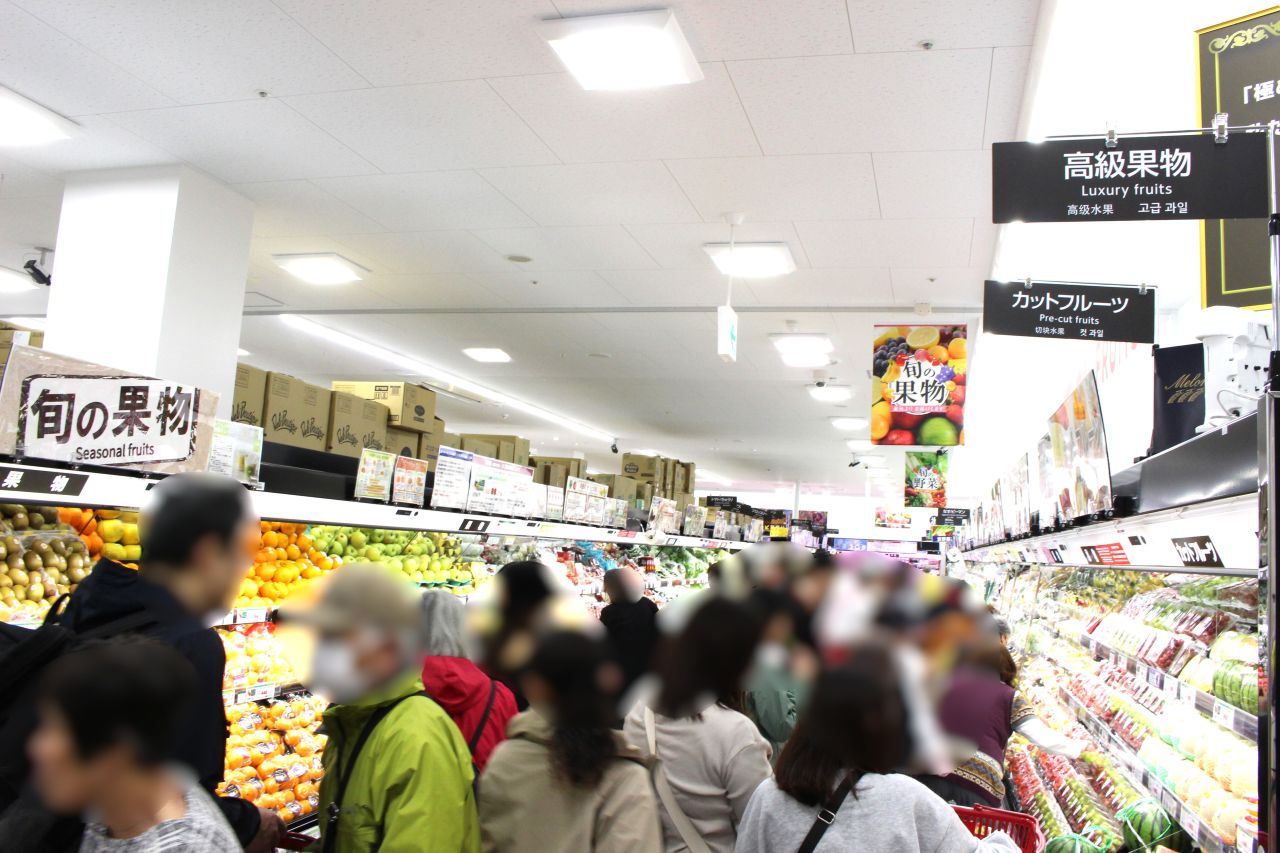 開店前から200人の大行列！激安スーパー「オーケー」が大阪に新店！安さの秘密は？