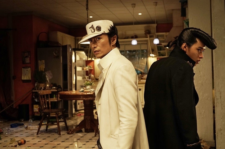 伊勢谷友介、山崎賢人 （C）2017 映画「ジョジョの奇妙な冒険 ダイヤモンドは砕けない 第一章」製作委員会（C）LUCKY LAND COMMUNICATIONS／集英社