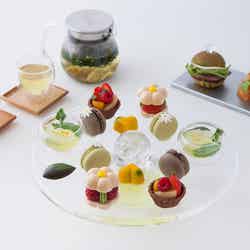 アフタヌーンティーセット／ハーブティーとお茶を使った様々なペアリングスイーツのセット／画像提供：福寿園