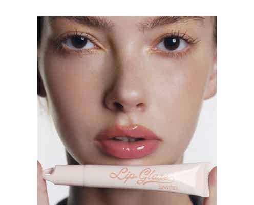 SNIDEL BEAUTYから、ガラスのようなつや感を生み出す“リップ グレイズ”登場