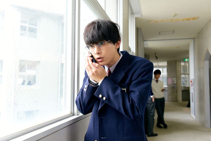 地味で冴えないメガネ男子・頼を演じた吉沢亮 (C)2018 白石ユキ・小学館/「あのコの、トリコ。」製作委員会