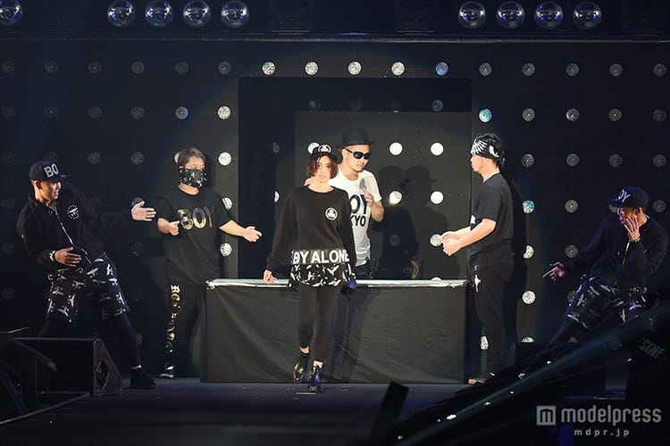 ラブリ 人間離れ の衝撃パフォーマンス披露で観客絶叫 異例のランウェイ Tgc15a W モデルプレス ラブリ 人間離れ の衝撃パフォーマンス披露で観客絶叫 異例のランウェイ Tgc15a W モデルプレス