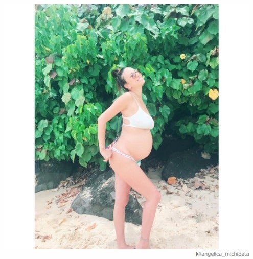 妊娠中の道端アンジェリカ 白ビキニでふっくらお腹 美しすぎる と反響 モデルプレス