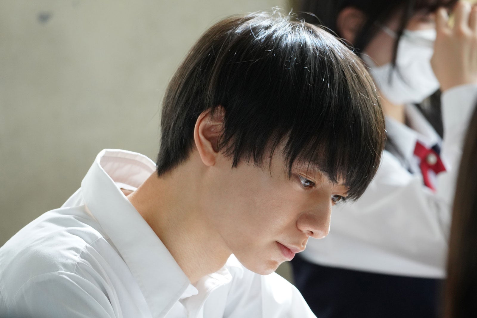 HiHi Jets作間龍斗、19歳の誕生日記念場面写真公開 監督絶賛の芝居への貪欲さ見せる＜ひらいて＞