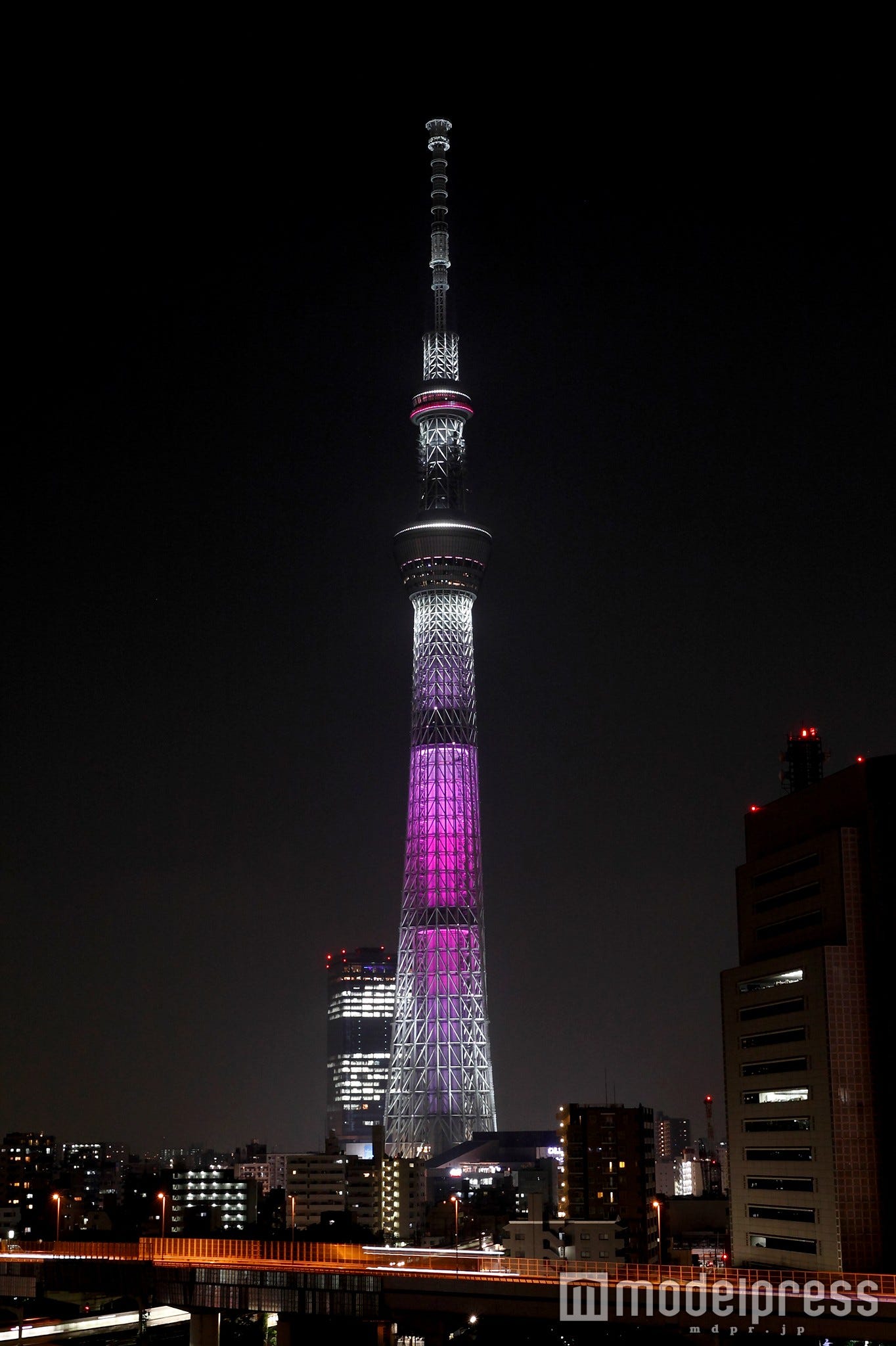 東京スカイツリー、春の訪れを知らせる2種類の桜色ライティング